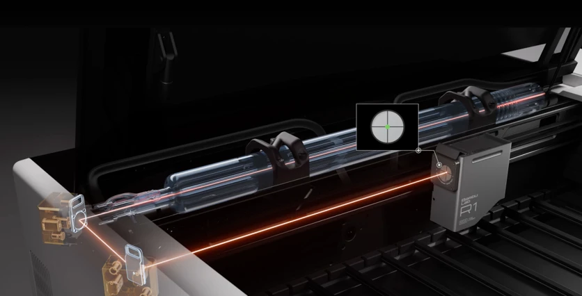 Wycinarka laserowa Bambu Lab R1 z zaznaczoną tubą CO2, lustrami i torem wiązki podczas automatycznego ustawiania optyki